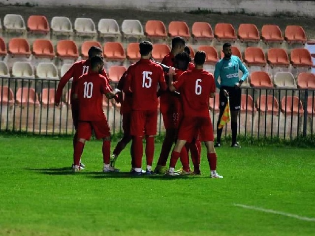 חגיגה באדום (דאפר מחאמיד)